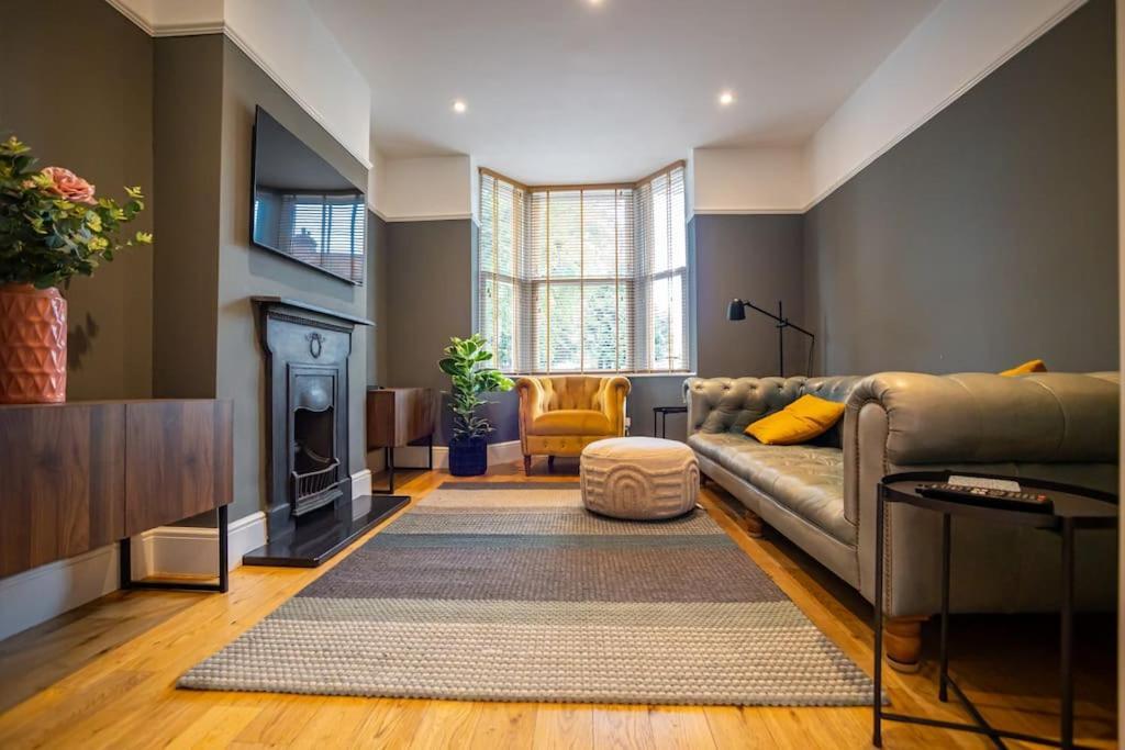 Hereford - Clifton Villa - Beautifully Presented House Located A Short Walk From City Centre - Sleeps 6 Guests - Perfect For Exploring Hereford - Hosted By Rentmyhouse エクステリア 写真