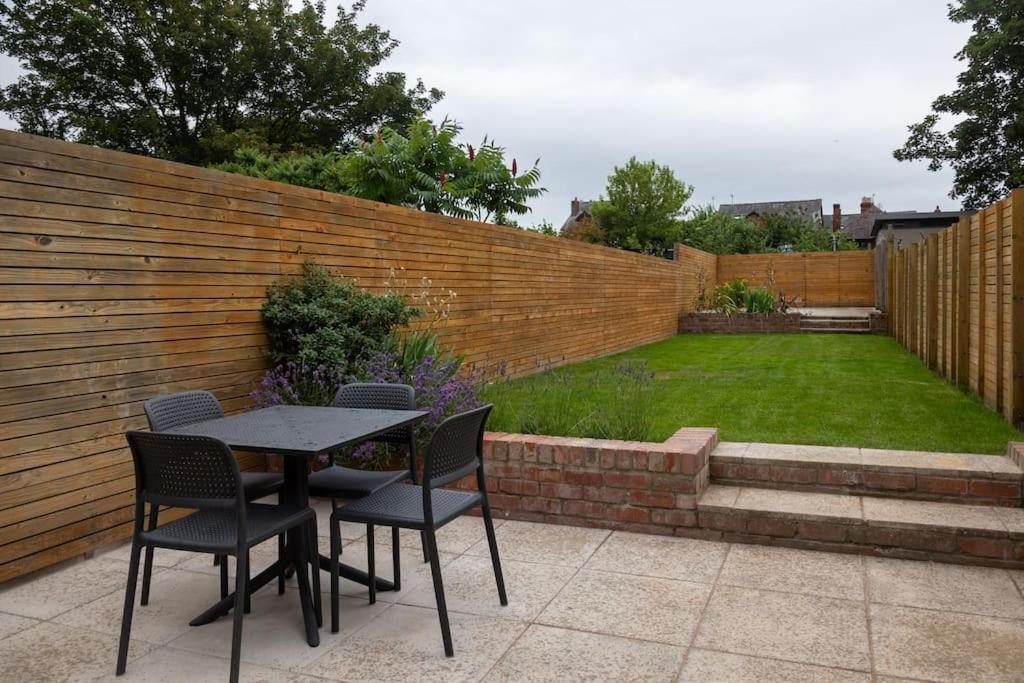 Hereford - Clifton Villa - Beautifully Presented House Located A Short Walk From City Centre - Sleeps 6 Guests - Perfect For Exploring Hereford - Hosted By Rentmyhouse エクステリア 写真