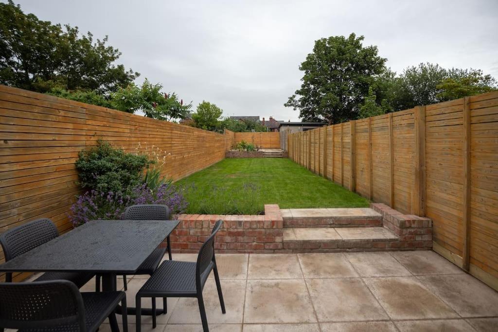 Hereford - Clifton Villa - Beautifully Presented House Located A Short Walk From City Centre - Sleeps 6 Guests - Perfect For Exploring Hereford - Hosted By Rentmyhouse エクステリア 写真