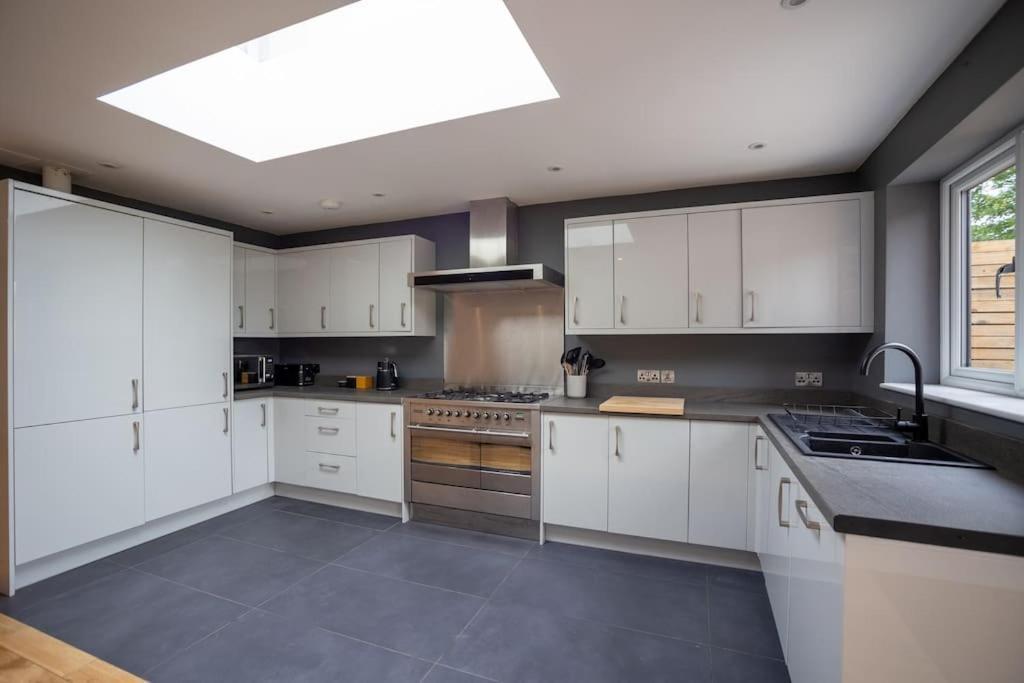 Hereford - Clifton Villa - Beautifully Presented House Located A Short Walk From City Centre - Sleeps 6 Guests - Perfect For Exploring Hereford - Hosted By Rentmyhouse エクステリア 写真