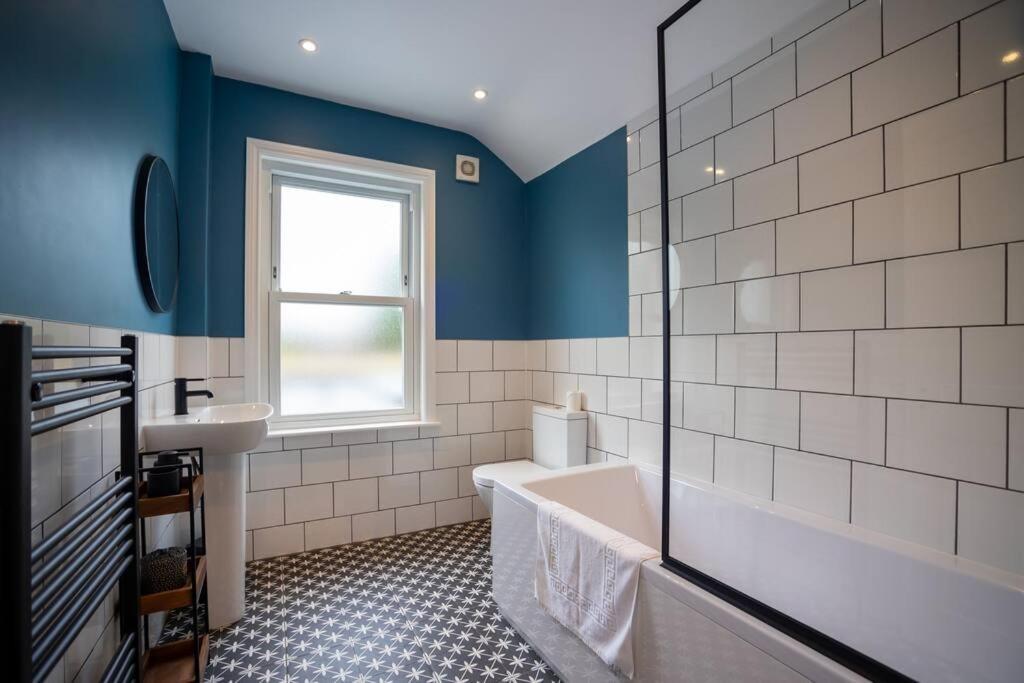 Hereford - Clifton Villa - Beautifully Presented House Located A Short Walk From City Centre - Sleeps 6 Guests - Perfect For Exploring Hereford - Hosted By Rentmyhouse エクステリア 写真
