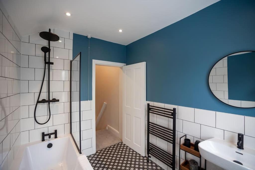 Hereford - Clifton Villa - Beautifully Presented House Located A Short Walk From City Centre - Sleeps 6 Guests - Perfect For Exploring Hereford - Hosted By Rentmyhouse エクステリア 写真