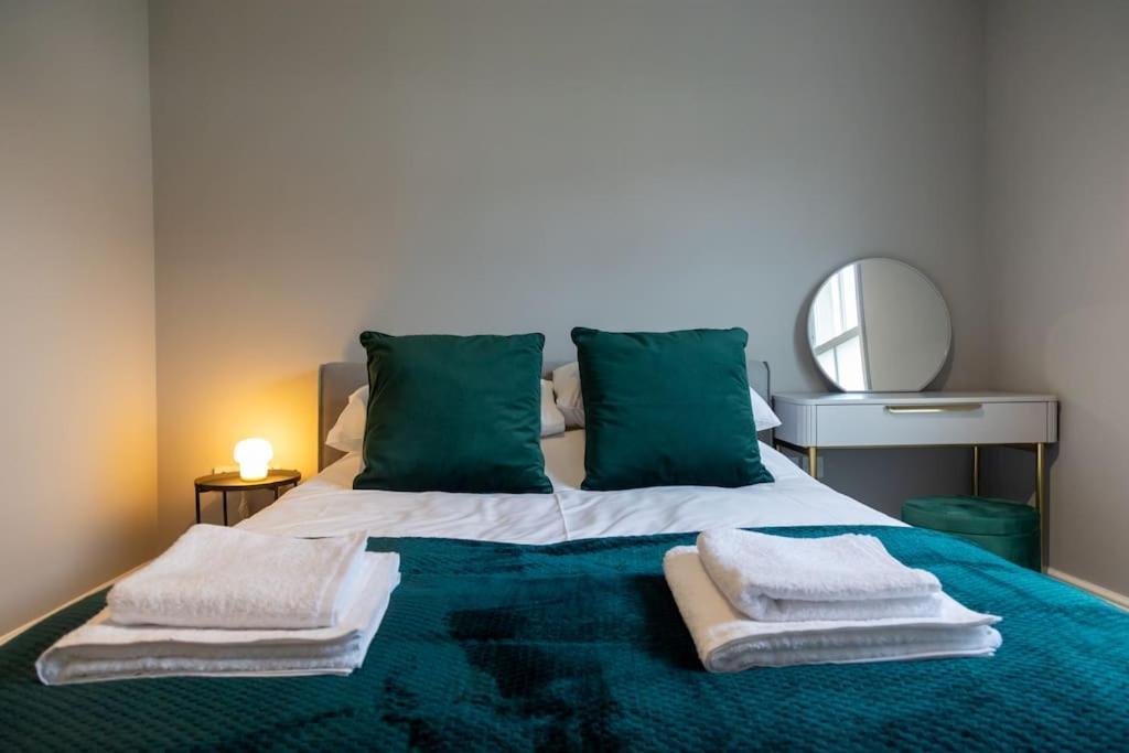 Hereford - Clifton Villa - Beautifully Presented House Located A Short Walk From City Centre - Sleeps 6 Guests - Perfect For Exploring Hereford - Hosted By Rentmyhouse エクステリア 写真