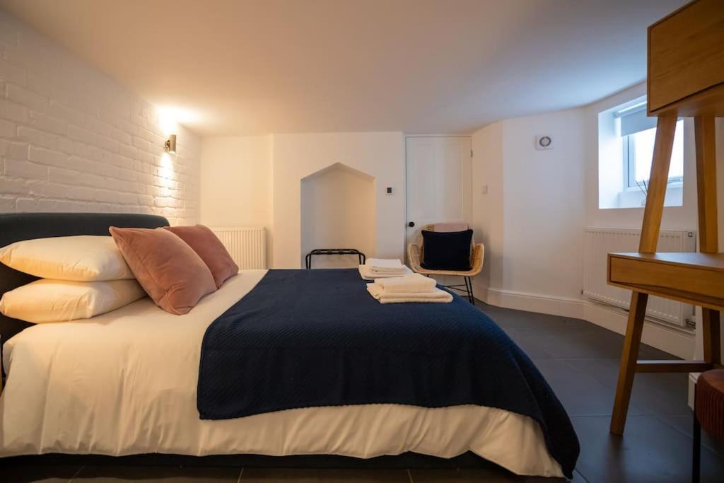 Hereford - Clifton Villa - Beautifully Presented House Located A Short Walk From City Centre - Sleeps 6 Guests - Perfect For Exploring Hereford - Hosted By Rentmyhouse エクステリア 写真
