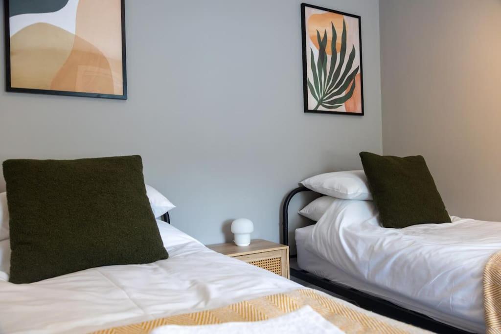 Hereford - Clifton Villa - Beautifully Presented House Located A Short Walk From City Centre - Sleeps 6 Guests - Perfect For Exploring Hereford - Hosted By Rentmyhouse エクステリア 写真